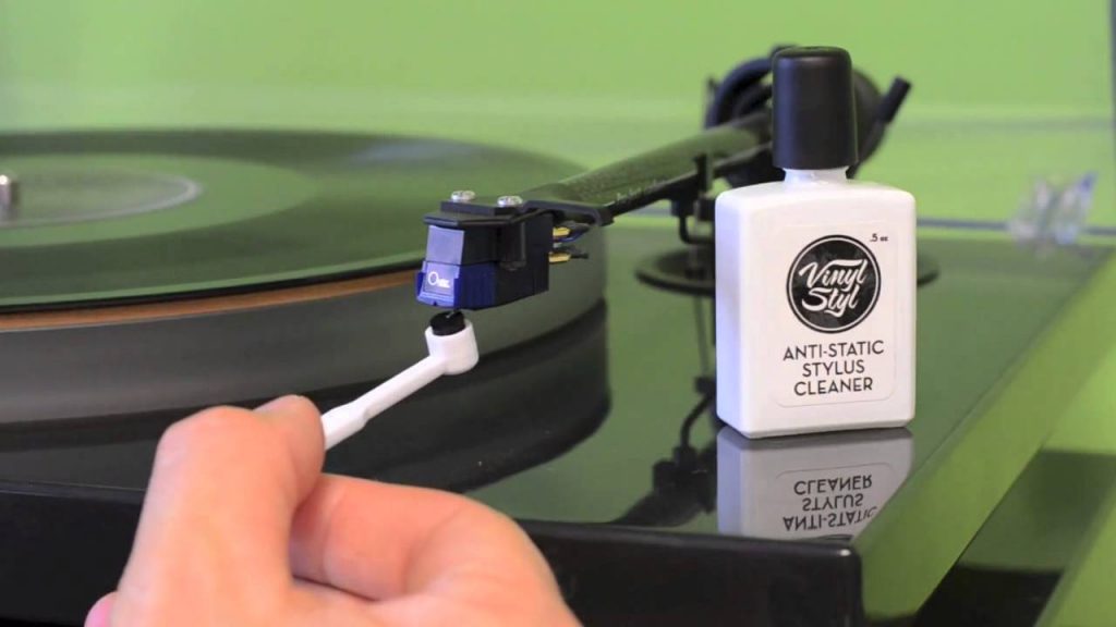 How to clean record player needle?